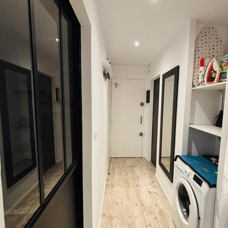 Cosy T2 climatisé sur le port à 5min de la mer parking privé linge de bain et de lit fournis - Appartement 1 Chambre - 8
