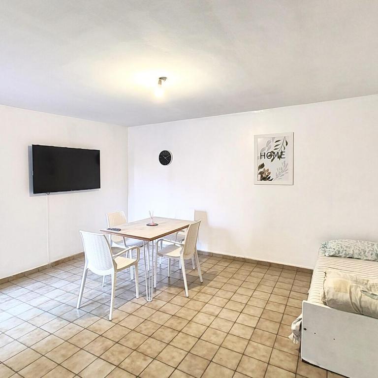 Delakay alojamiento 5 - Room #1586361501 - 4