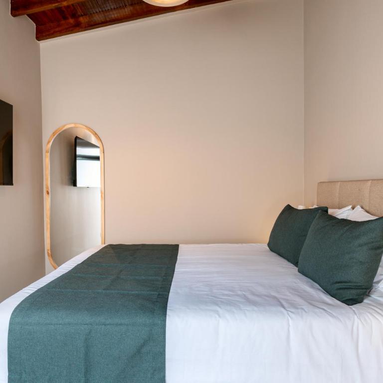 Lucas L - Two-Bedroom Apartment - 8