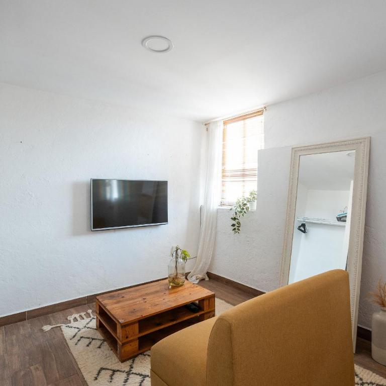 Apartment Next to Callejón de los Sapos: Comfort + Parking - One-Bedroom Apartment - 8
