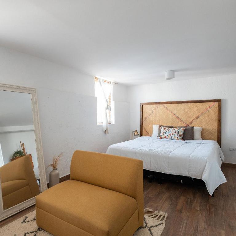 Apartment Next to Callejón de los Sapos: Comfort + Parking - One-Bedroom Apartment - 2