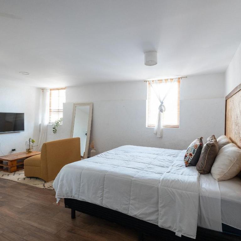 Apartment Next to Callejón de los Sapos: Comfort + Parking - One-Bedroom Apartment - 4