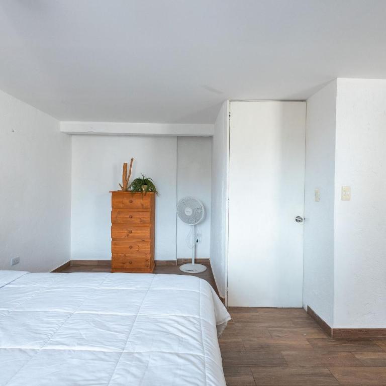 Apartment Next to Callejón de los Sapos: Comfort + Parking - One-Bedroom Apartment - 9