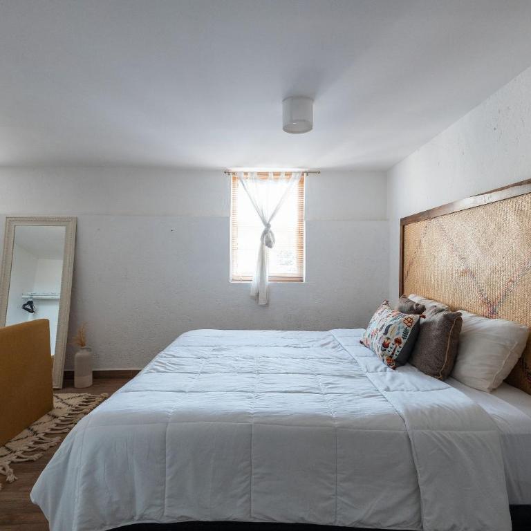 Apartment Next to Callejón de los Sapos: Comfort + Parking - One-Bedroom Apartment - 5