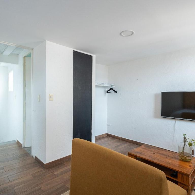 Apartment Next to Callejón de los Sapos: Comfort + Parking - One-Bedroom Apartment - 10