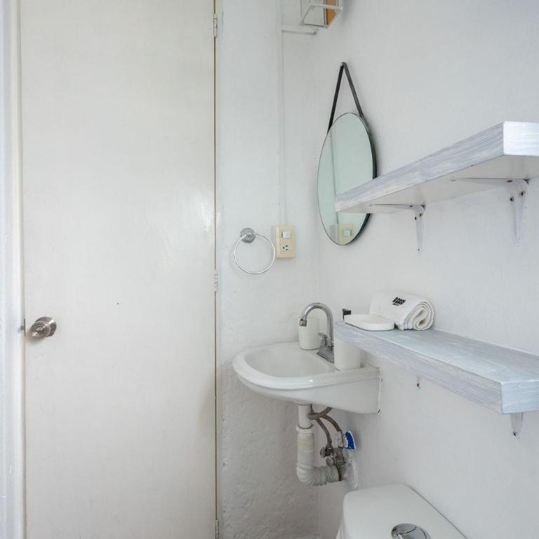 Apartment Next to Callejón de los Sapos: Comfort + Parking - One-Bedroom Apartment - 14