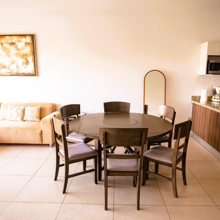 Spacious 3 bedroom Condo by the US Consulate and The Harbor - Two-Bedroom Apartment - 6