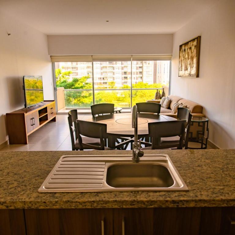 Spacious 3 bedroom Condo by the US Consulate and The Harbor - Two-Bedroom Apartment - 2