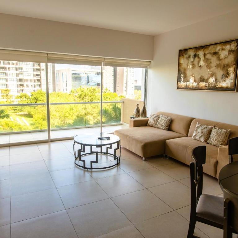Spacious 3 bedroom Condo by the US Consulate and The Harbor - Two-Bedroom Apartment - 3