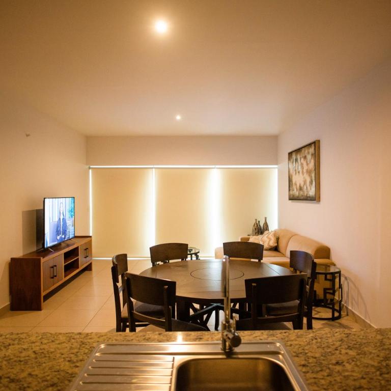 Spacious 3 bedroom Condo by the US Consulate and The Harbor - Two-Bedroom Apartment - 5