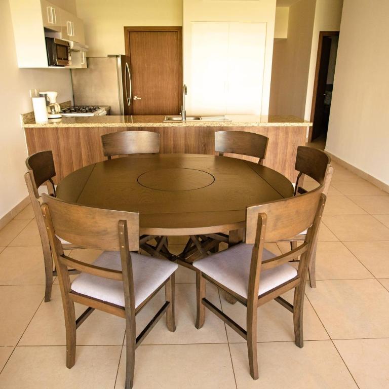 Spacious 3 bedroom Condo by the US Consulate and The Harbor - Two-Bedroom Apartment - 8