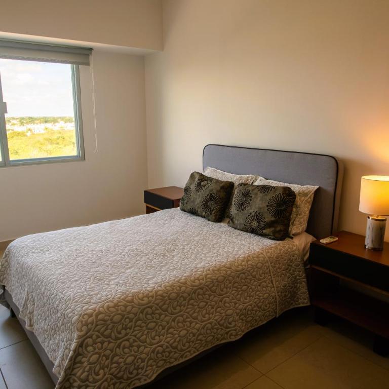 Spacious 3 bedroom Condo by the US Consulate and The Harbor - Two-Bedroom Apartment - 15