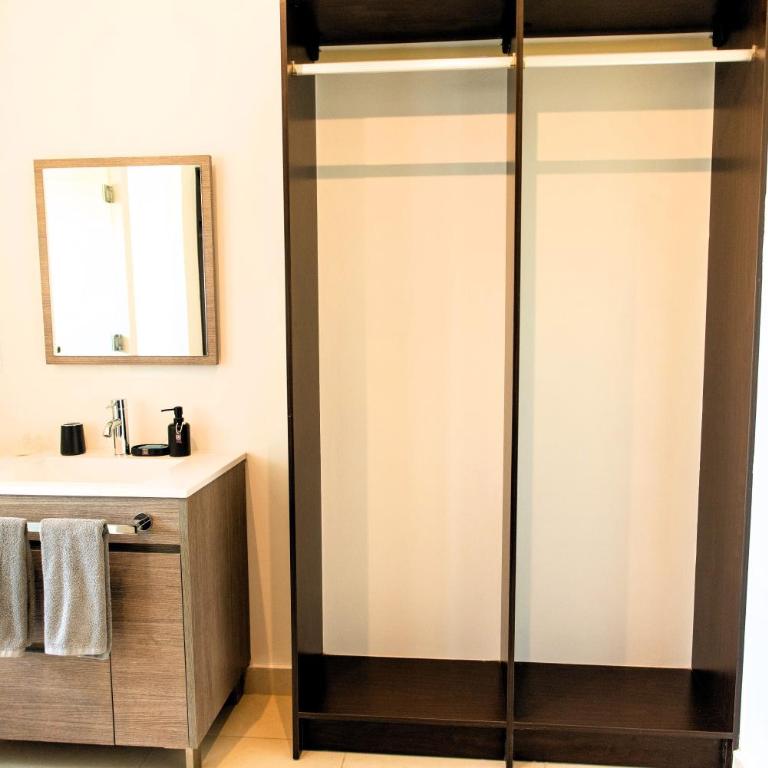 Spacious 3 bedroom Condo by the US Consulate and The Harbor - Two-Bedroom Apartment - 16