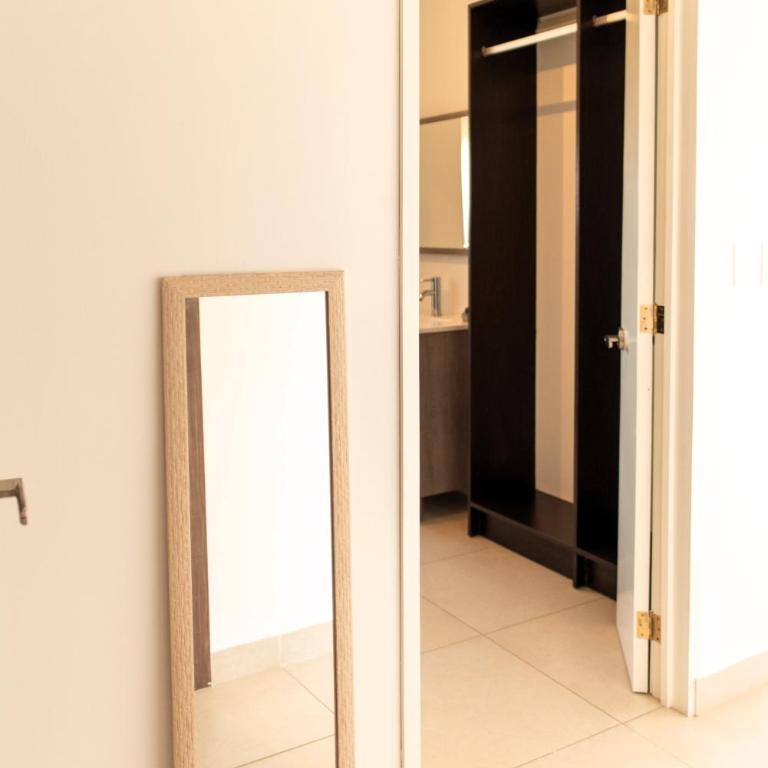 Spacious 3 bedroom Condo by the US Consulate and The Harbor - Two-Bedroom Apartment - 20