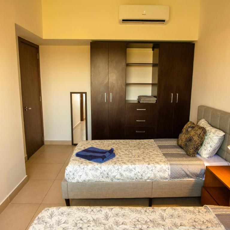 Spacious 3 bedroom Condo by the US Consulate and The Harbor - Two-Bedroom Apartment - 23
