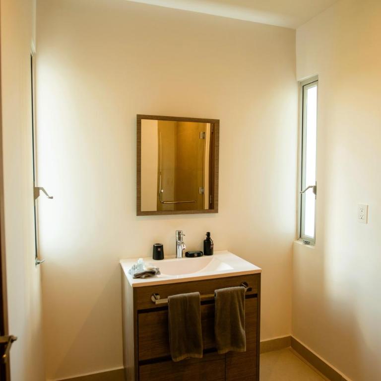 Spacious 3 bedroom Condo by the US Consulate and The Harbor - Two-Bedroom Apartment - 24