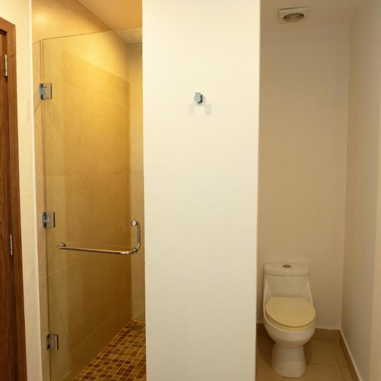 Spacious 3 bedroom Condo by the US Consulate and The Harbor - Two-Bedroom Apartment - 25