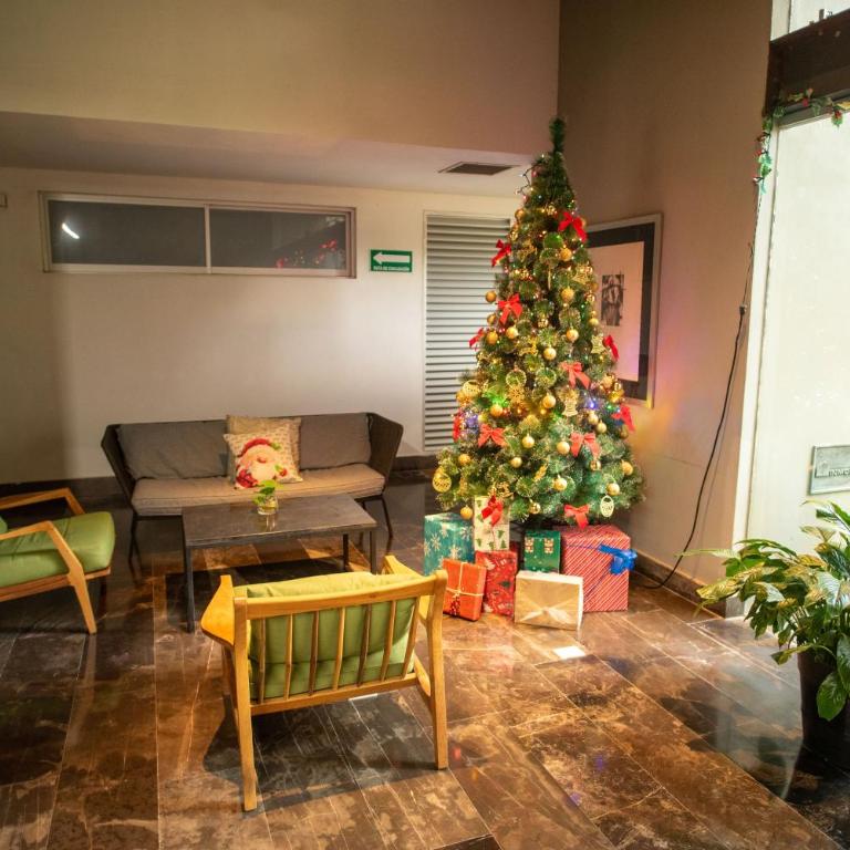 Spacious 3 bedroom Condo by the US Consulate and The Harbor - Two-Bedroom Apartment - 36