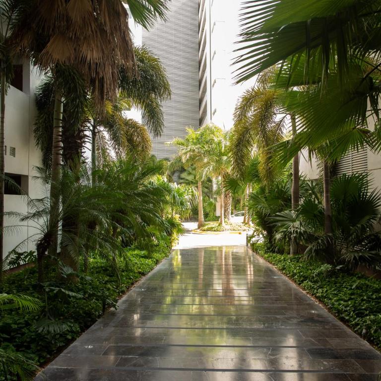 Spacious 3 bedroom Condo by the US Consulate and The Harbor - Two-Bedroom Apartment - 38