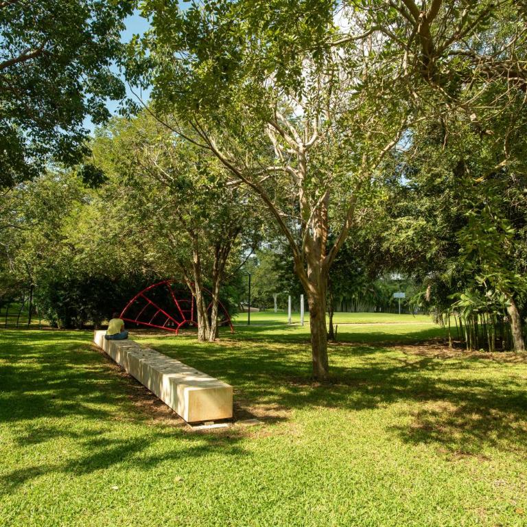 Spacious 3 bedroom Condo by the US Consulate and The Harbor - Two-Bedroom Apartment - 45