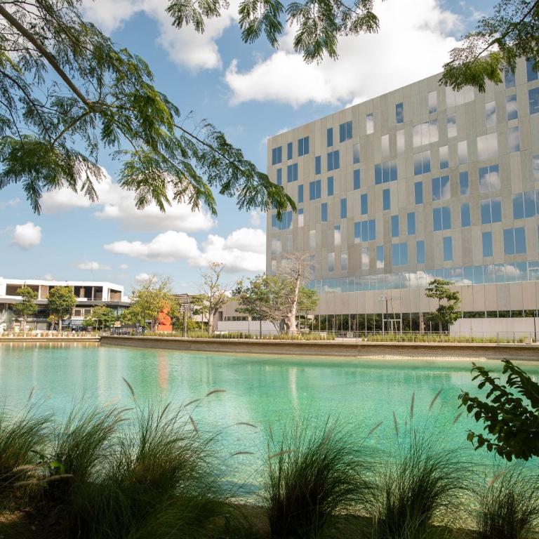 Spacious 3 bedroom Condo by the US Consulate and The Harbor - Two-Bedroom Apartment - 48