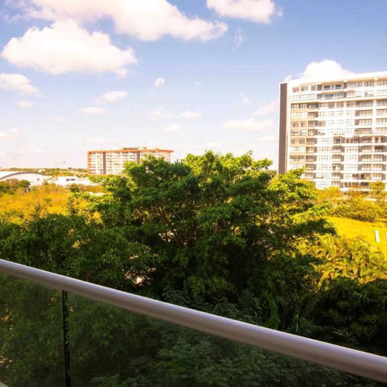 Spacious 3 bedroom Condo by the US Consulate and The Harbor - Two-Bedroom Apartment - 4