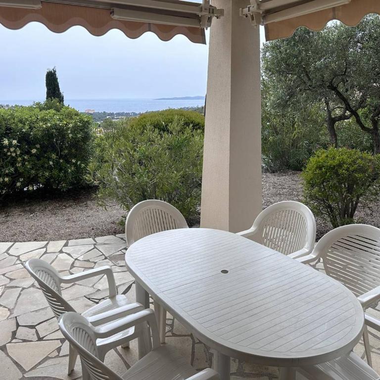 Appartement avec jardinet, terrasse, piscine et parking aux Issambres - FR-1-768-9 - Maison de Vacances - 24