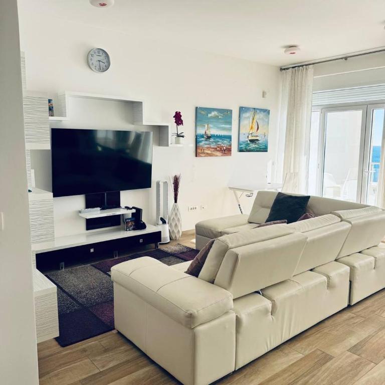 SF Apartments Lux - Two-Bedroom Apartment with Sea View - 7