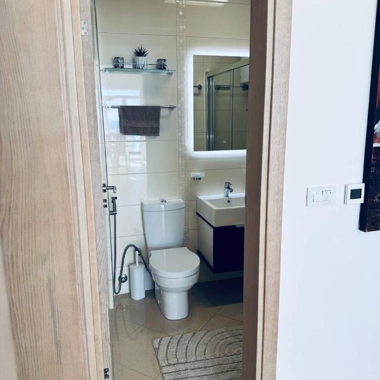 SF Apartments Lux - Two-Bedroom Apartment with Sea View - 24