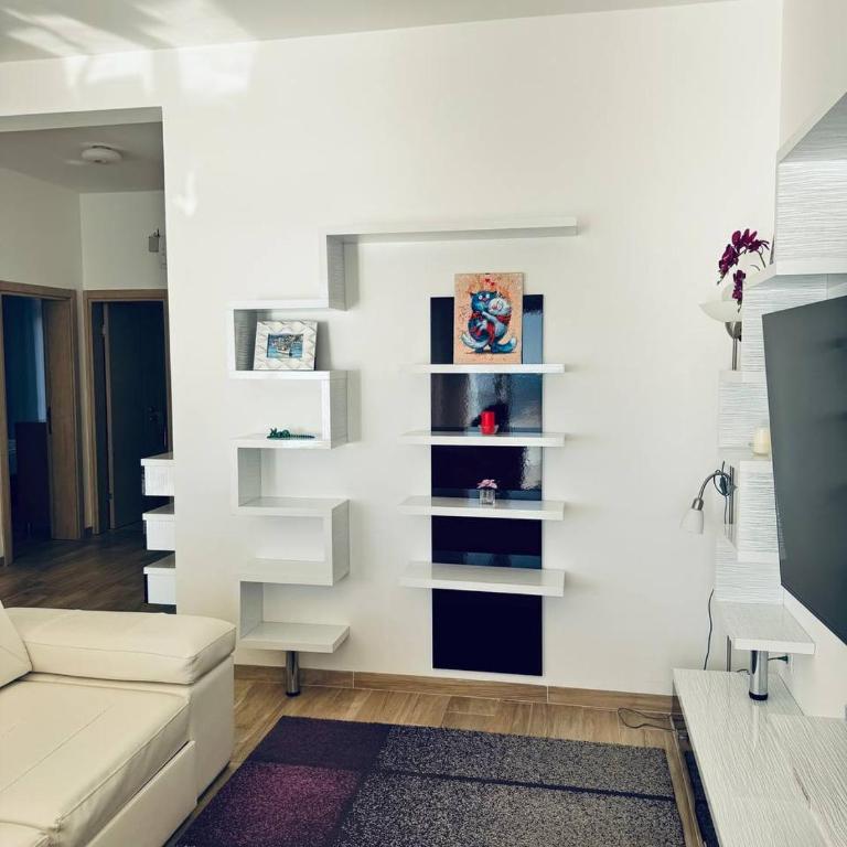 SF Apartments Lux - Two-Bedroom Apartment with Sea View - 33