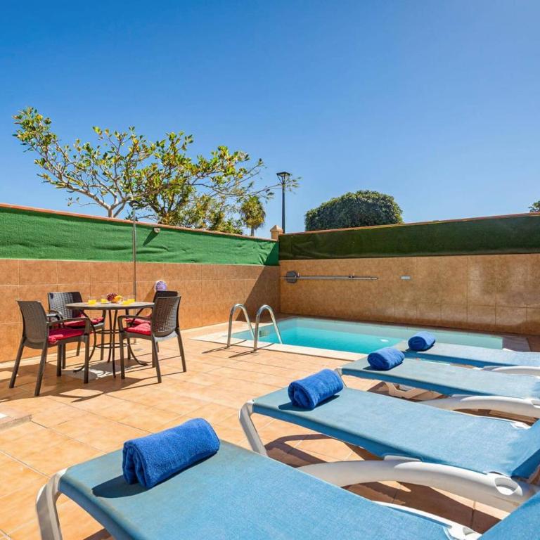 Villa Florencia by Villa Plus - Villa - 2