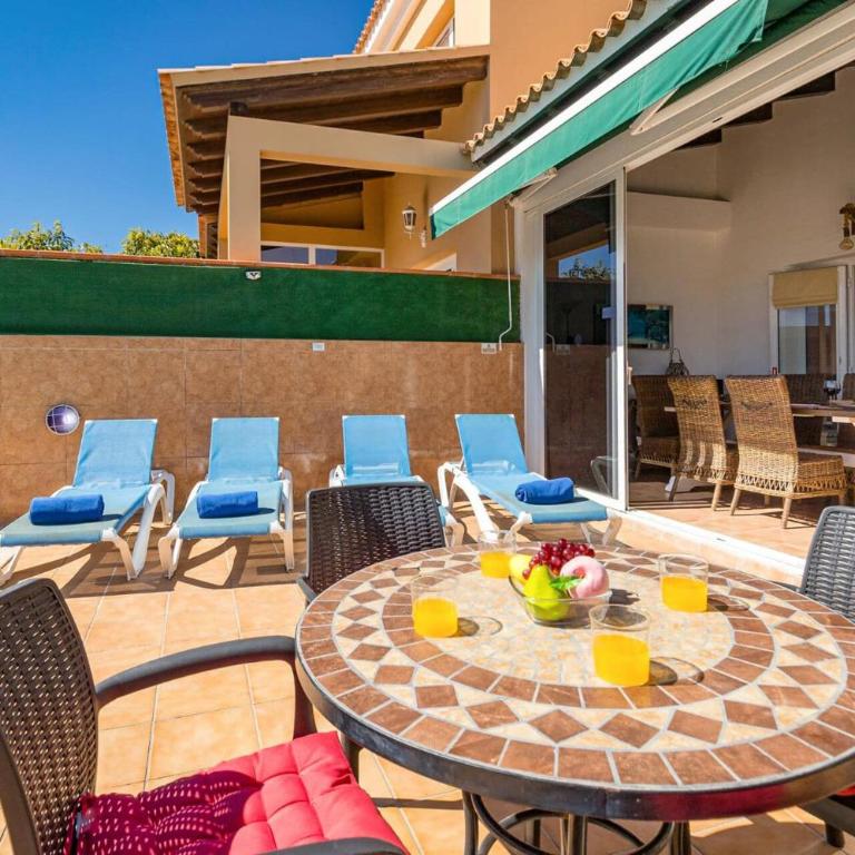 Villa Florencia by Villa Plus - Villa - 3