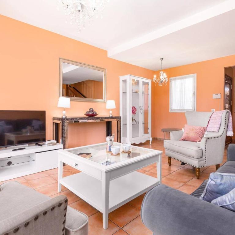 Villa Florencia by Villa Plus - Villa - 8