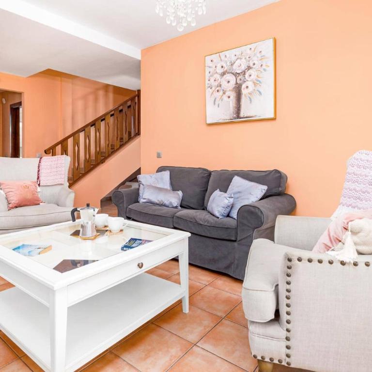 Villa Florencia by Villa Plus - Villa - 9