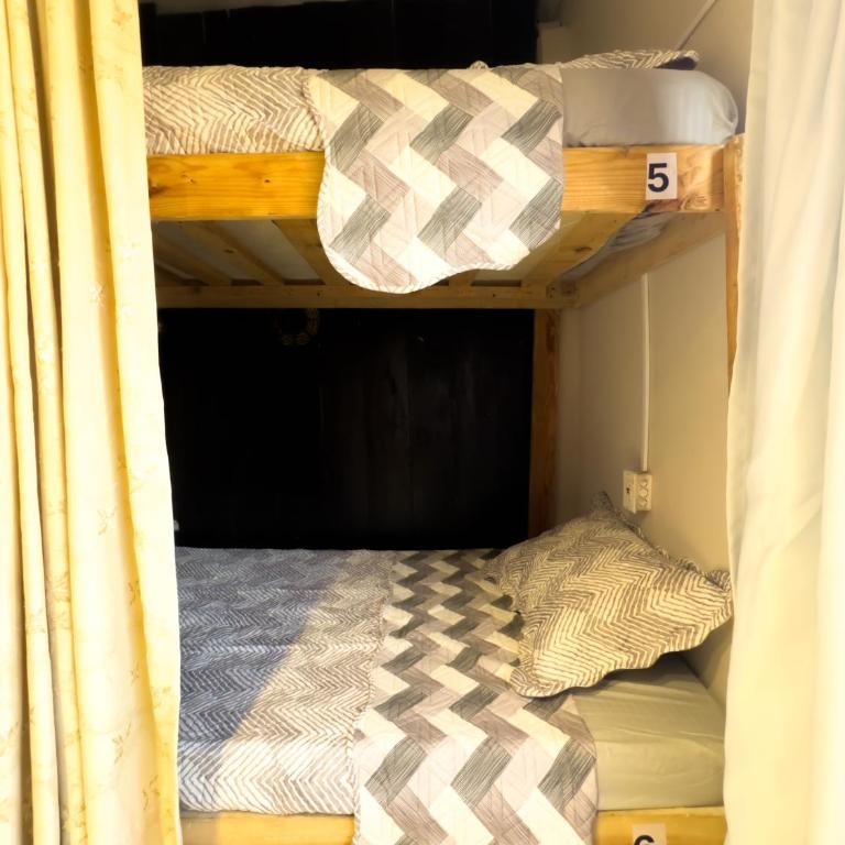 Habitaciones CALA Capsulas en Ciudad Jardín, desayuno incluido - Litera en habitación compartida - Solo mujeres - 3