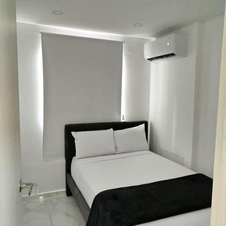 Apartment close to the beach and airport - Three-Bedroom Apartment with Balcony - 5