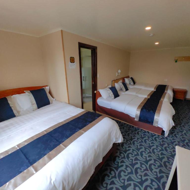 Hotel Vista Mar - Family Room with Private Bathroom - 5