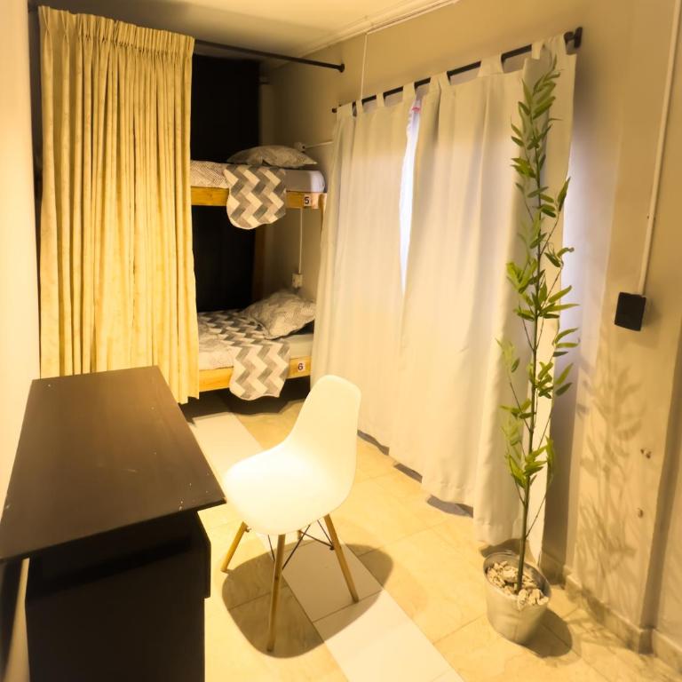 Habitaciones CALA Capsulas en Ciudad Jardín, desayuno incluido - Litera en habitación compartida - Solo mujeres - 2