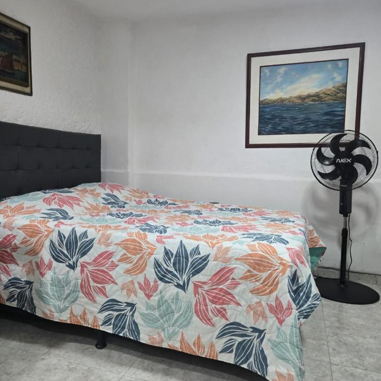 Aparta-estudio, cocineta, baño 1 - Room #1586429501 - 1