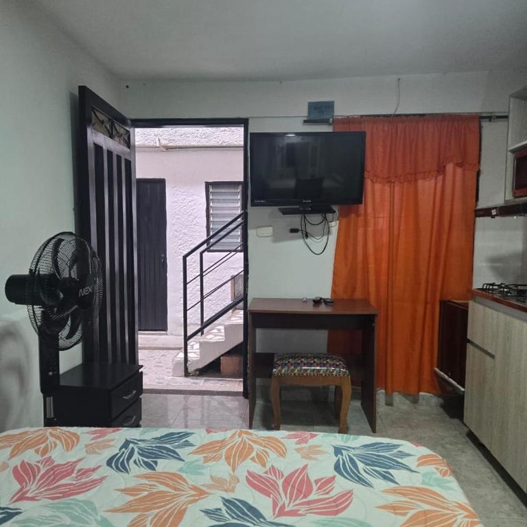 Aparta-estudio, cocineta, baño 1 - Room #1586429501 - 4