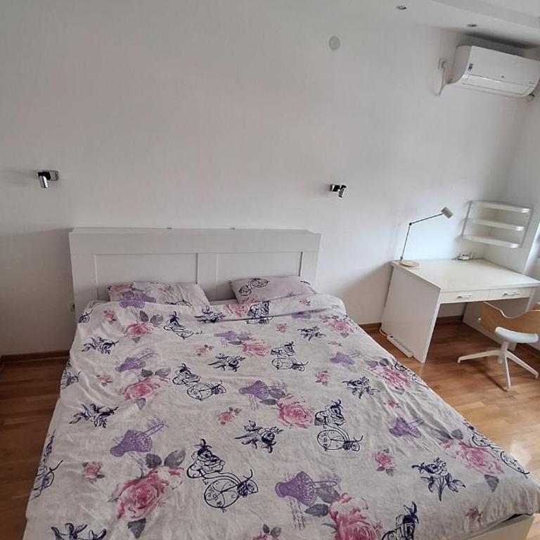 Spacious and comfortable accommodation in the very center of the city - Apartman sa 1 Spavaćom Sobom - 4