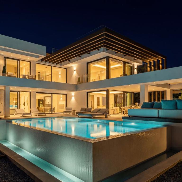 VACATION MARBELLA I Villa Martinica, Turquoise Heated Pool, Rooftop Hot Tub with Sea View, Cine Room, Night Security, Alarm System, 5 min to the Beach - Villa - 1