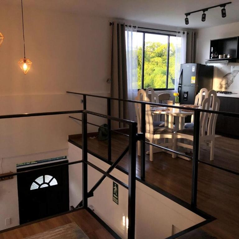 Loft Central con vista a bosque urbano y avistamiento de aves, recibimos tu equipaje antes del check in aprovecha el día - Two-Bedroom House - 15