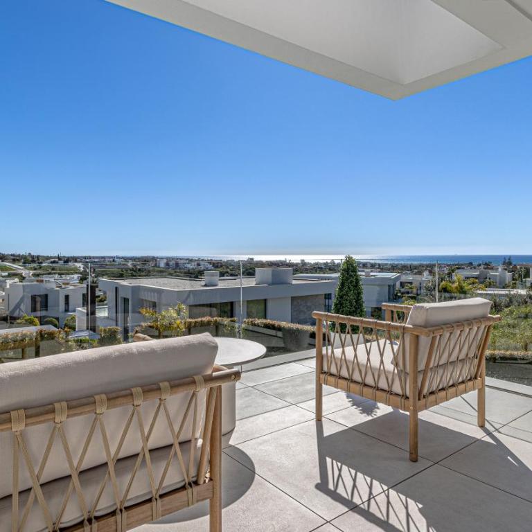 VACATION MARBELLA I Villa Martinica, Turquoise Heated Pool, Rooftop Hot Tub with Sea View, Cine Room, Night Security, Alarm System, 5 min to the Beach - Villa - 36
