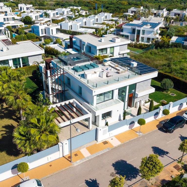 VACATION MARBELLA I Villa Martinica, Turquoise Heated Pool, Rooftop Hot Tub with Sea View, Cine Room, Night Security, Alarm System, 5 min to the Beach - Villa - 49