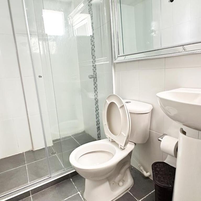 Hotel Boutique CL 84 - Habitación Doble con baño privado - 5