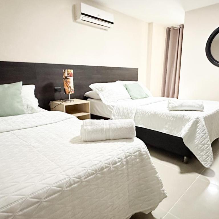 Hotel Boutique CL 84 - Habitación Doble con baño privado - 1 o 2 camas - 3