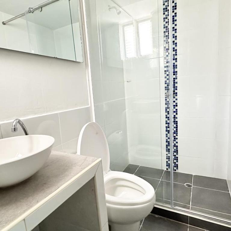 Hotel Boutique CL 84 - Habitación Doble con baño privado - 1 o 2 camas - 4