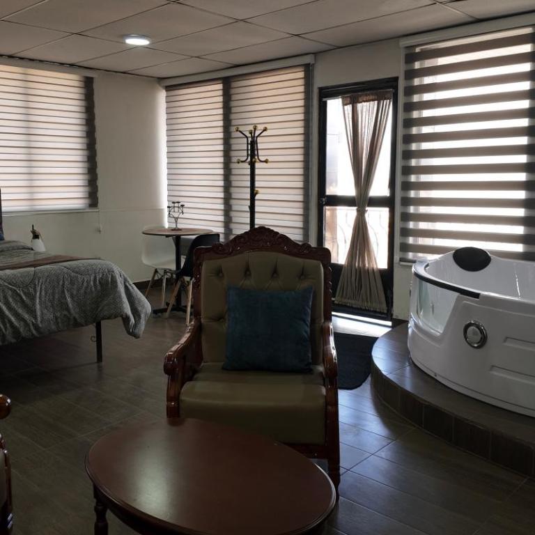 Hotel Royalty - Suite with Spa Bath - 1