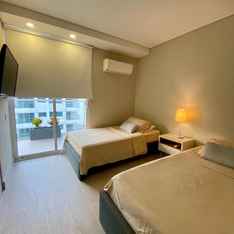 Luxury Ocean View Aparment - Two-Bedroom Apartment with Balcony and Sea View - 17